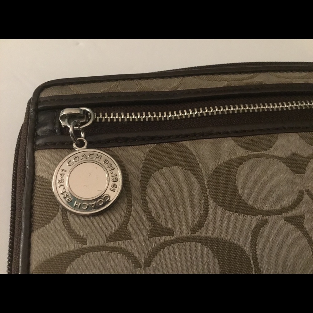 💔SOLD💔 Coach Signature Wallet - Picture 5 of 6